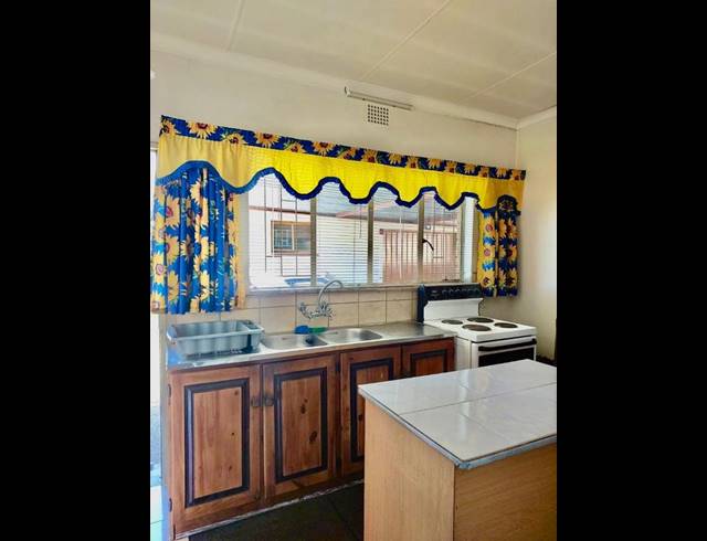 3 BEDROOM HOUSE FOR SALE IN VANDERBIJLPARK SE 6